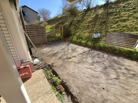 environ 50m2 de gazon a faire. Il faut tourner la terre, niveler et semer. Se...